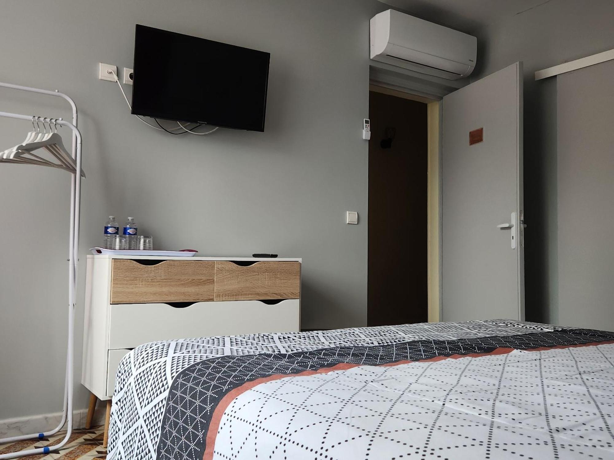 Les Belles Nuits Bed & Breakfast Le Bousquet-d'Orb Екстериор снимка